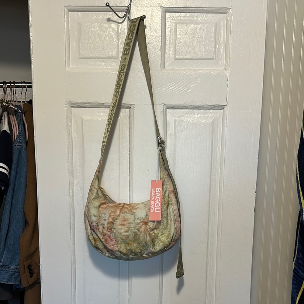 NWT BAGGU Collina Strada Cream Chrysanthemum Crescent Bag